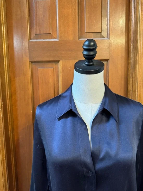 L'AGENCE Navy Satin Button-Down Blouse Size SP - Picture 3 of 9